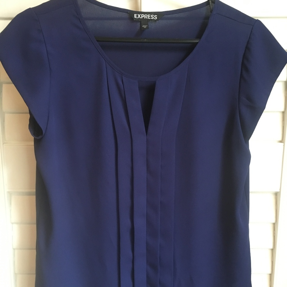 Express Purple/Navy blouse with v keyhole front